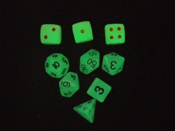 WHITE PLASTIC DICE SET