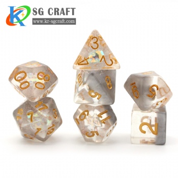 SG13-5 Transparent Skull Diamond With Silver Floor With Chameleon Glitter Dice Set