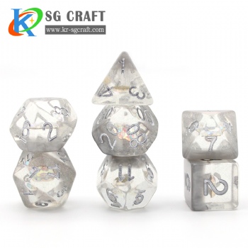 SG13-6 Transparent Skull Diamond With Silver Floor With Chameleon Glitter Dice Set