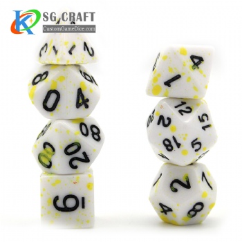 TQ01-4 Yellow Speckle Dice Set